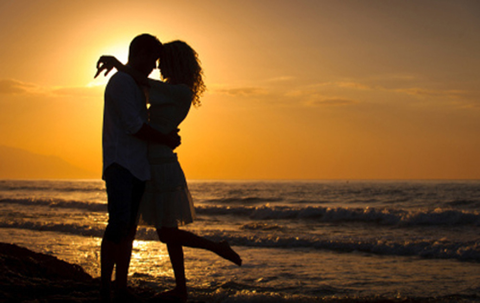 Romantic-Couple-at-Sunset