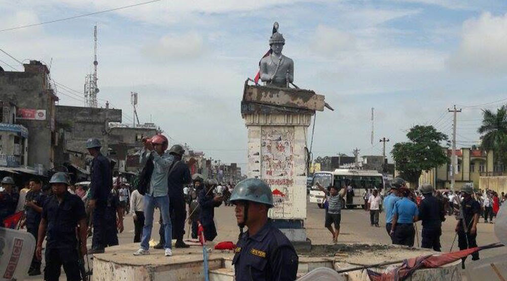 Nepalgunj tense as pro-hindu, supporters put up late King Birendra's statue